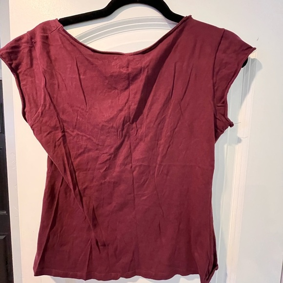 ~Zara~ Women's Burgundy Graphic Top - Picture 4 of 5